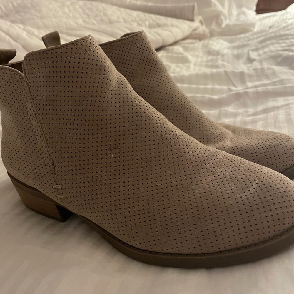 Universal Thread Booties - Picture 4 of 6